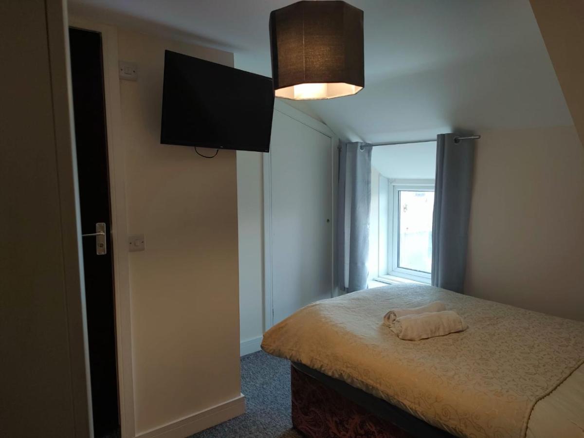Sunnymead Guest House อาเบอรีสวิท ภายนอก รูปภาพ